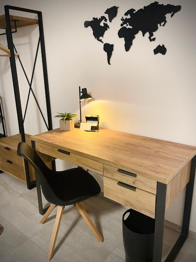 Apartment Im Gehobenen Stadtviertel - Perfekt Fuer Selbstversorger Aalen Extérieur photo
